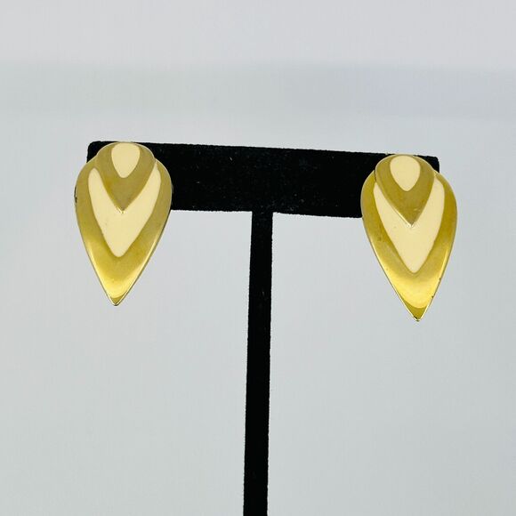 VTG Napier Earrings Cream Enamel Tear Drop Gold Tone Screw Back Clip On 90s - Picture 1 of 11